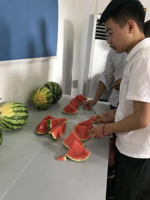 吃瓜发班级,吃瓜群众视角下的班级风云录