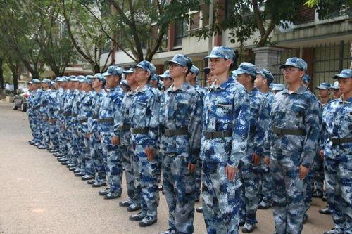 军训拿下吃瓜,青春风采的别样展现