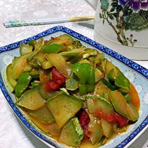 中午吃炒葫芦瓜会变肥吗,中午食用真的会导致变胖吗？揭秘真相